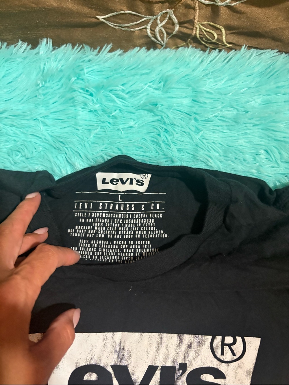 Levi's Black Crewneck T-Shirt with White Logo - Picture 3 of 3